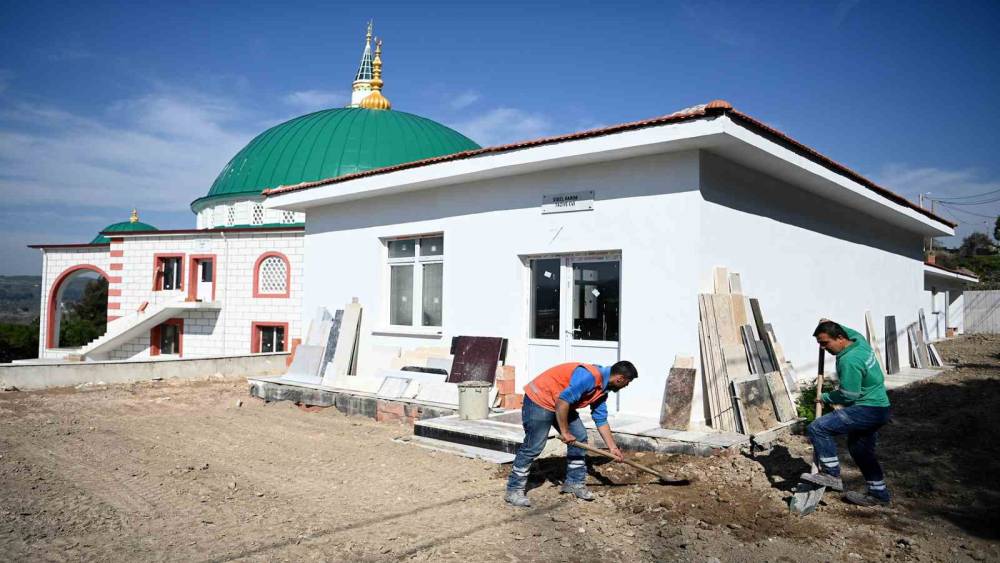 Kuşadası Belediyesi’nden camilerde çevre ve peyzaj düzenlemesi