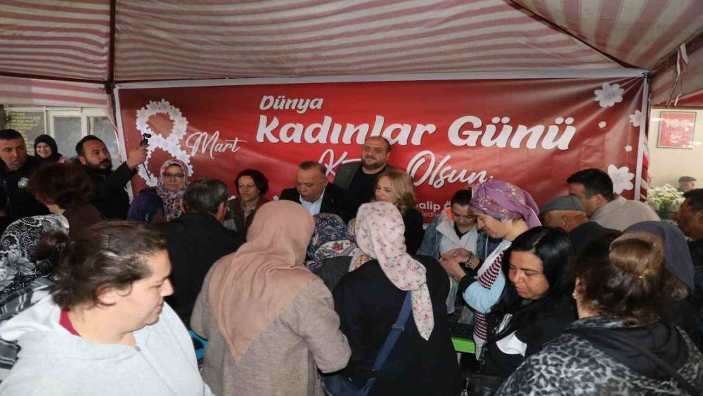 Başkan Özel’den kadınlara özel 12 bin çiçek fidesi hediyesi
