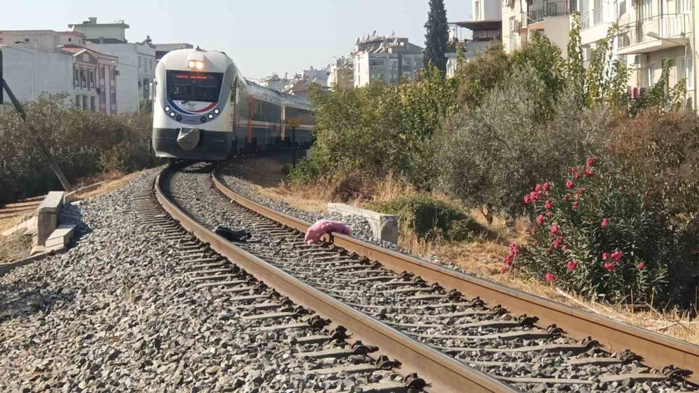 DEMİR YOLUNDA BOMBA ALARMI: TREN SEFERLERİ DURDURULDU