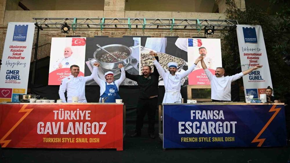 Kuşadası Sokak Festivali’nde ’salyangoz düellosu’nun kazananı dostluk oldu
