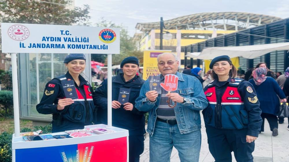 Jandarma ekipleri vatandaşları KADES konusunda bilgilendirdi
