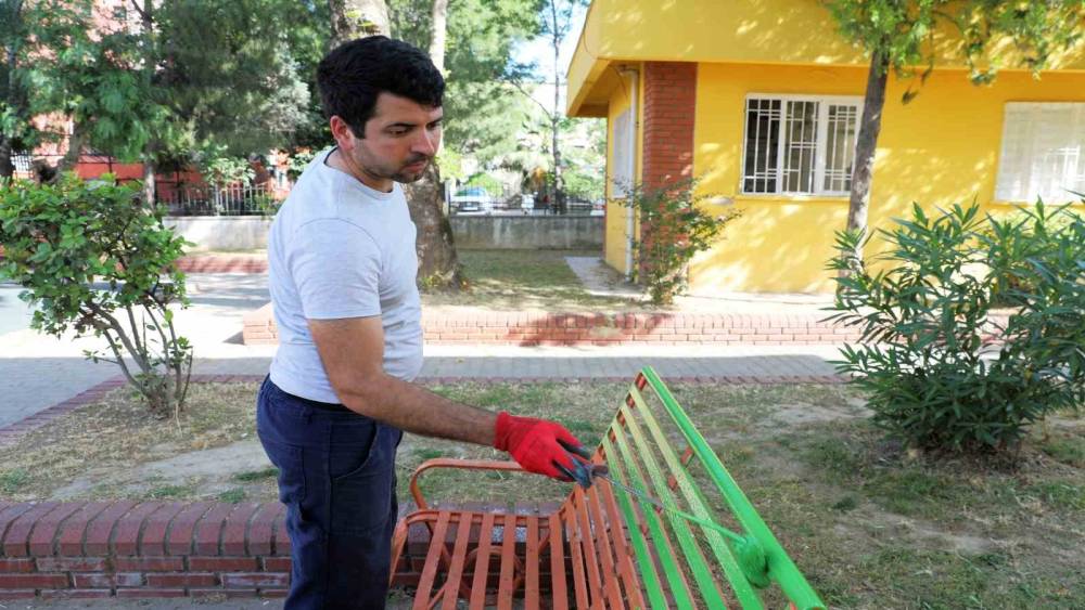 Efeler’in yeşil ekipleri kenti güzelleştiriyor