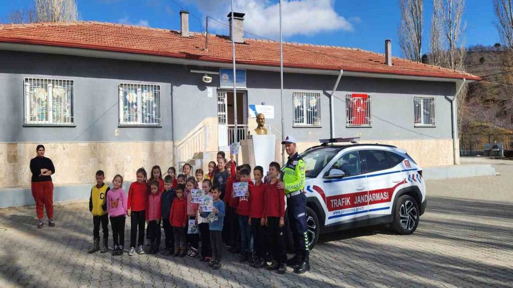 Jandarmadan öğrencilere trafik eğitimi