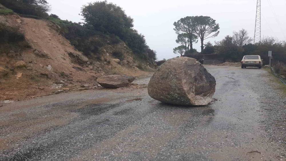 Koçarlı’da aşırı yağışlarla ulaşıma kapanan yol açıldı
