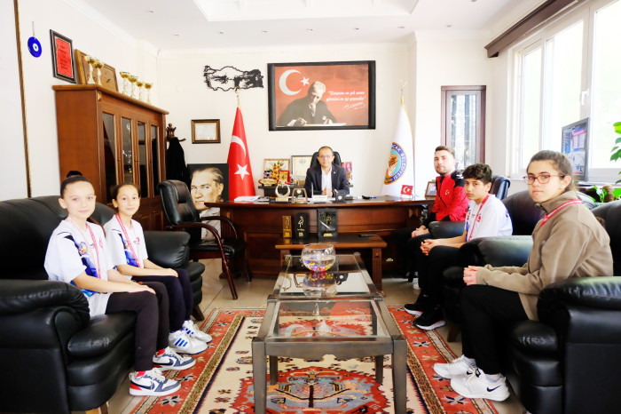 Başkan Doğanca başarılı sporcuları ağırladı