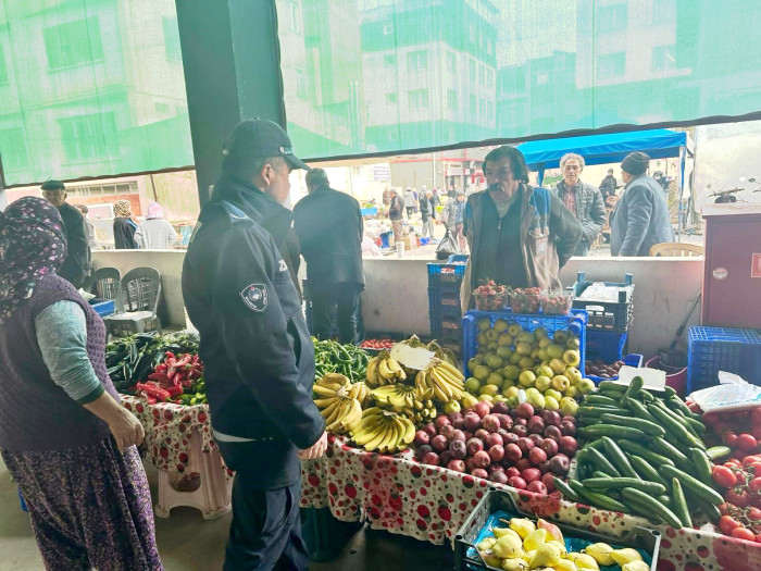 Çine’de zabıta ekipleri semt pazarlarında denetimlerini sürdürüyor